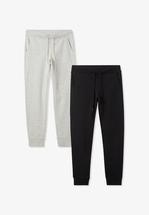 Dwie pary spodni dresowych: jedna szara, druga czarna. Obie mają elastyczne pasy, sznurkowe ściągacze i boczne kieszenie. Miękka tekstura.