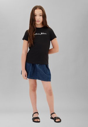 Calvin Klein Jeans, SEASONAL SMALL AW SLIM TEE SS - T-Shirt print - pvh black