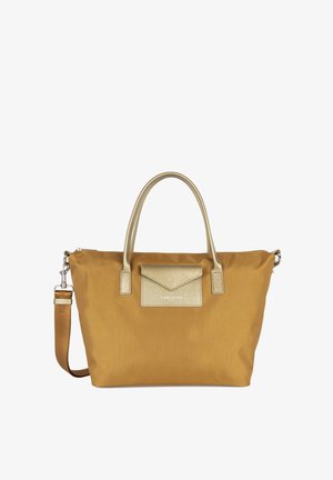 Borsa in nylon giallo senape con accenti metallici dorati. Presenta doppi manici superiori, chiusura con zip e una tasca frontale con pattina testurizzata.