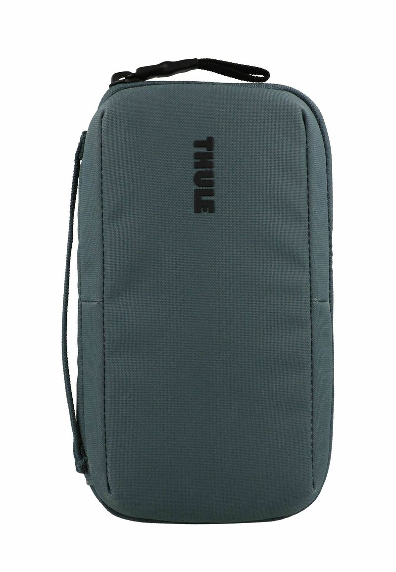 Sacchetto isolato Thule, tessuto blu scuro, chiusura con zip, forma rettangolare, stampa del logo frontale, cinturino per il polso per la portabilità.