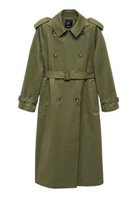 Płaszcz trencz w kolorze oliwkowej zieleni wykonany z bawełny, z dwurzędowym zapięciem, paskiem w talii, pagonami na ramionach i długimi rękawami.