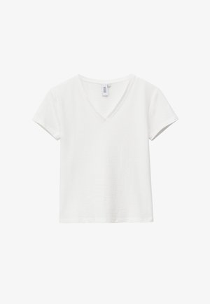 Valkoinen lyhythihainen V-pääntiellä varustettu T-paita, jossa on rento istuvuus, esitettynä yksinkertaisella valkoisella taustalla.