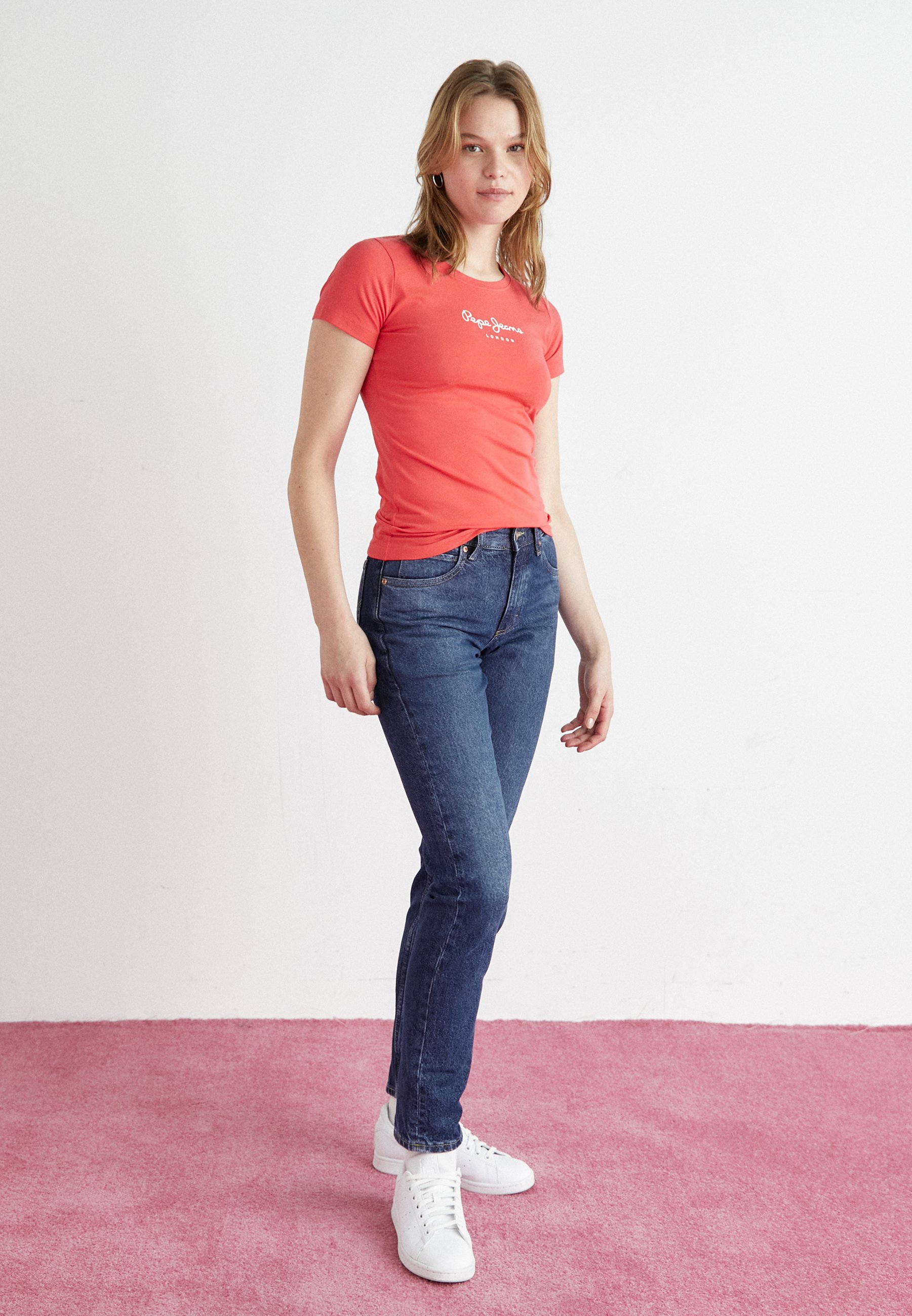 売れ筋商品|||ペペジーンズ Tシャツ レディース トップス NEW VIRGINIA - Print T-shirt - red Graphic Perfect T-shirt - Red | Levi's® US