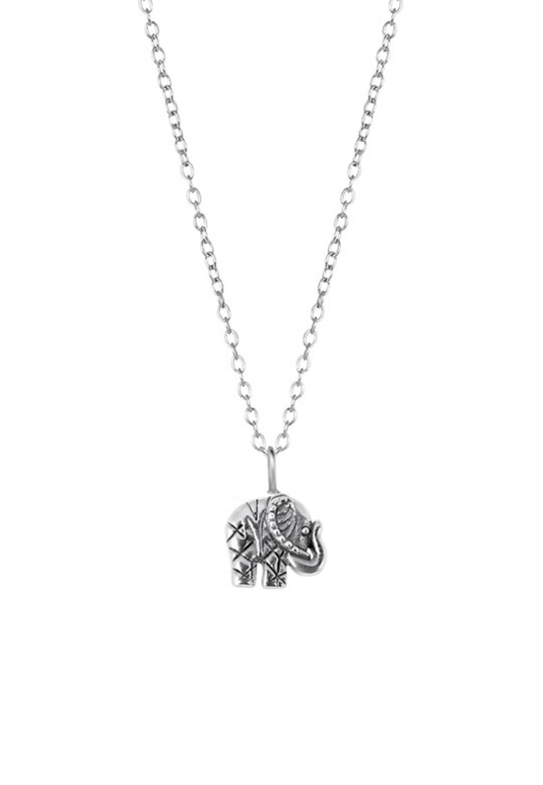 Zilveren olifantenhanger aan een fijne ketting. De olifant heeft gedetailleerde gravures en een gladde, gepolijste afwerking.