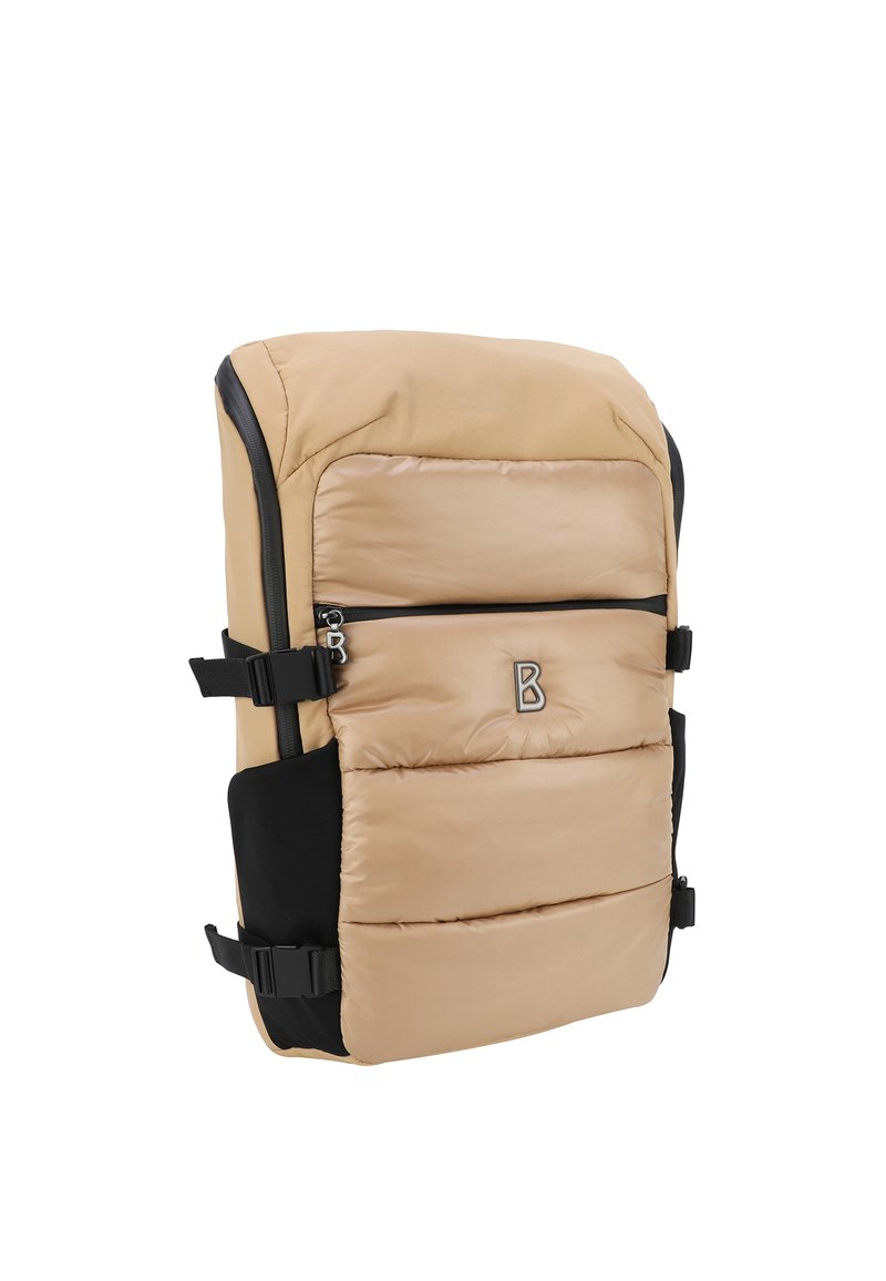 Beige gepolsterter Rucksack mit schwarzen Akzenten, ausgestattet mit einer vorderen Reißverschlusstasche und seitlichen Schnallen für verstellbare Träger. Glattes, strukturiertes Gewebe.