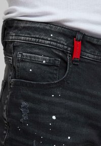 Thumbnail Image 10