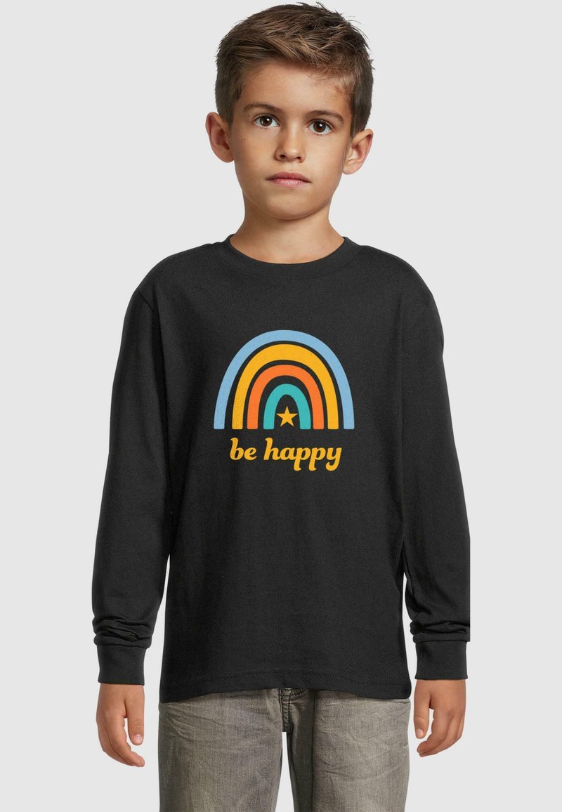 Schwarz langärmliges Shirt mit einem bunten Regenbogen-Design und dem Text "sei glücklich" in Gelb. Hergestellt aus weichem Stoff mit einer lockeren Passform.