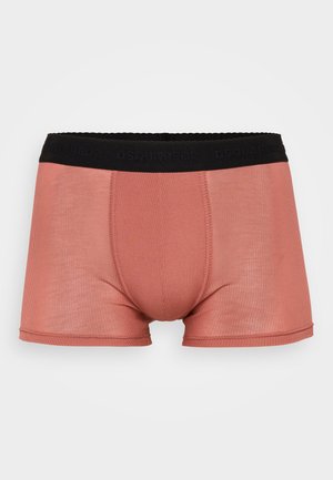 Cotton boxer shorts in a dusty rose color with a ribbed texture and a black elastic waistband featuring embossed brand name.