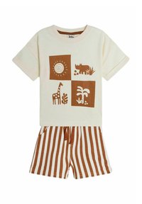 Lys beige bomulds t-shirt med brune dyretryk og matchende brune og hvide stribede shorts. Blødt, afslappet design med lommer.