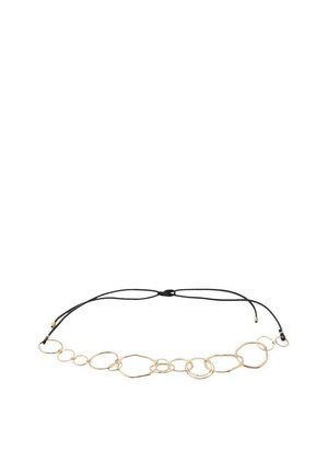Collana con corda nera e una serie di anelli irregolari in metallo dorato uniti a formare il pezzo centrale anteriore.