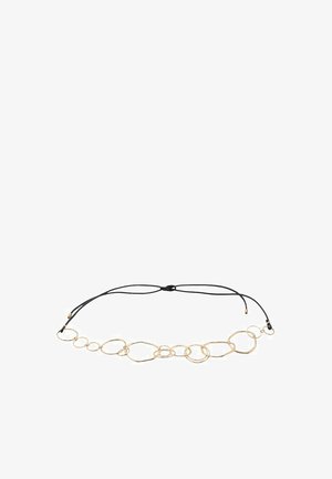 Collier en corde noire avec une série d'anneaux métalliques irréguliers en or reliés formant le centre avant.