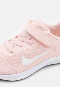 Nike Performance REVOLUTION 7 - Chaussures de running sur route - echo pink/summit white/white/black