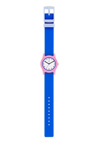 Siliconuhr mit einem rosa runden Gehäuse, weißem Ziffernblatt, blauen Stundenziffern und einem blauen Armband. Mit einer passenden blauen Schnalle befestigt.