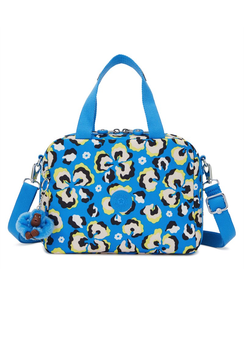 Blau mit Blumenmuster versehenes Tasche mit schwarzen und grünen Akzenten. Verfügt über zwei obere Griffe, einen abnehmbaren Schultergurt und einen blauen, plüschigen Anhänger.