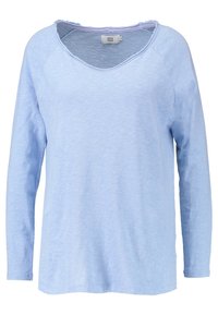 Vaaleansininen pitkähihainen paita, jossa on pyöreä pääntie, viimeistelemättömät reunat ja rento istuvuus. Valmistettu pehmeästä, teksturoidusta kankaasta.