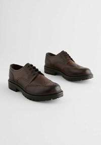 Next CLEATED BROGUE REGULAR FIT - Business sko - brown
