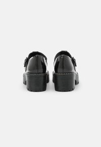 Madden Girl Lodičky s platformou - black