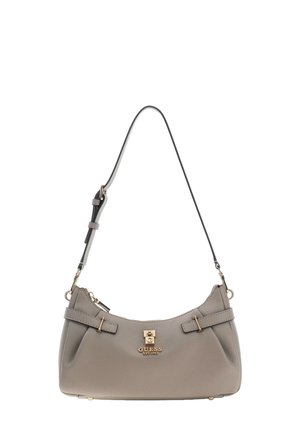Sac bandoulière en cuir taupe avec sangle réglable et logo GUESS ainsi que fermoir dorés sur le devant.