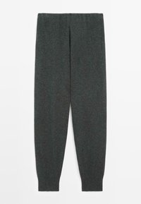 Donkergrijze gebreide tapered broeken met elastische tailleband en geribbelde boorden, plat gelegd op een witte achtergrond.