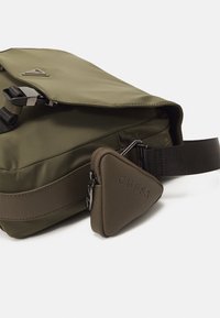 Guess CERTOSA UNISEX - Torba preko tijela - army green