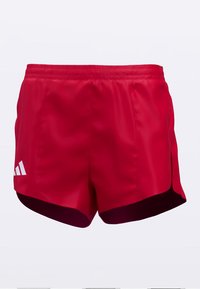 Rdeče športne kratke hlače iz lahkega materiala, z elastičnim pasom, stranskimi zarezami in belimi poudarki logotipa Adidas.