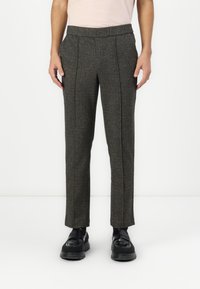Tailored gray trousers with a subtle pattern, flat front, side pockets, and tapered legs. Made from a textured fabric and worn with black shoes.