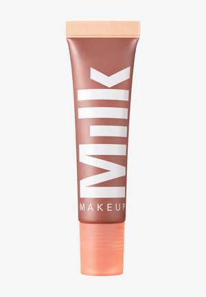 Milk Makeup getönte Feuchtigkeitscreme in einem rosa Tube mit strukturiertem Deckel. Auf der Vorderseite steht in großen weißen Buchstaben "MILK MAKEUP".