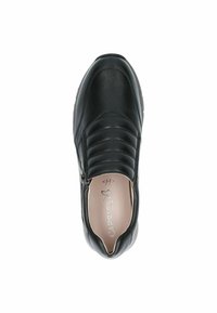 Scarpa in pelle nera con punta rotonda, caratterizzata da dettagli di cucitura e una cerniera laterale. Gli interni mostrano una fodera di colore chiaro.