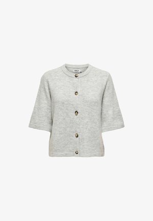 Lys grå kortærmet cardigan med rund halsudskæring og fem brune knapper foran, lavet af blødt strikket stof.