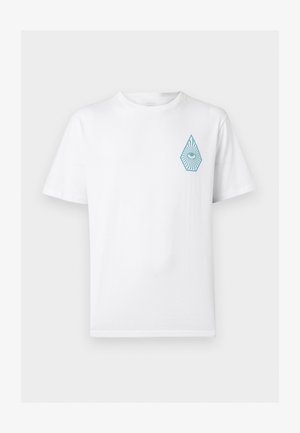 Λευκό κοντομάνικο T-shirt με στρογγυλή λαιμόκοψη και μικρό μπλε σχέδιο ματιού μέσα σε σχήμα σταγόνας στο αριστερό στήθος.