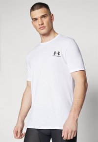 Under Armour LEFT CHEST LOGO - T-shirt con stampa - white/black