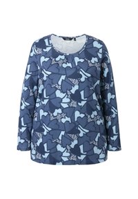 Top met lange mouwen in donkerblauw met een hartjespatroon in verschillende tinten blauw en witte accenten. Ronde halslijn met een zachte textuur.