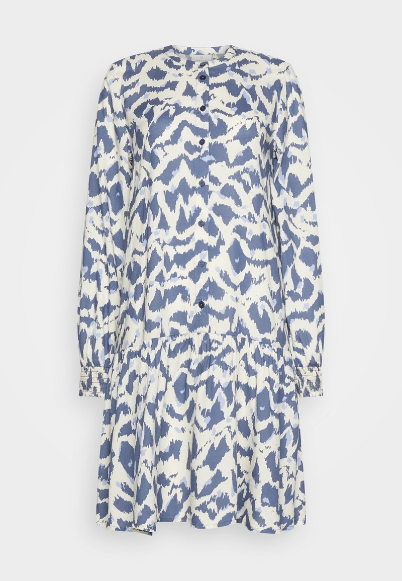 Robe à manches longues imprimé animal bleu et blanc avec boutons sur le devant et détail de jupe froncée.