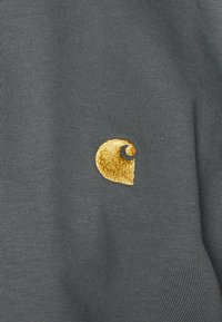 Carhartt WIP CHASE - T-shirt básica - thyme/gold
