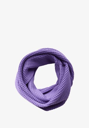 Violetti neulottu infinity-huivi, jossa on texturoitu kuvio. Siinä on pehmeä ja mukava ilme sekä jatkuva silmukkamuoto.