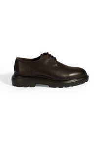 Braune Leder-Schnürschuhe mit glatter Oberfläche, dicke schwarz Gummisohle und runder Zehenform. Verfügt über ein Vier-Loch-Design und subtile Nähte.