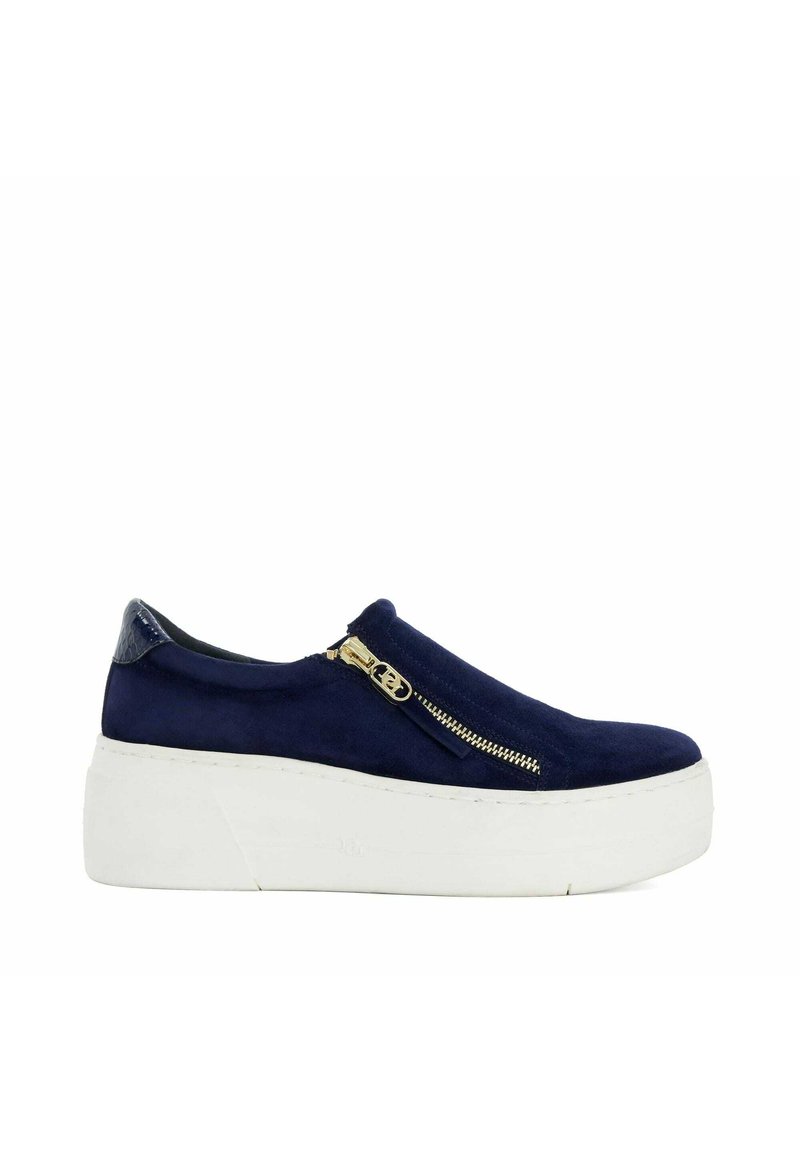 Chaussure plateforme en suède bleu marine avec une épaisse semelle blanche, dotée d'une finition avec zip doré et d'un panneau arrière texturé. Design de bout rond et lisse.