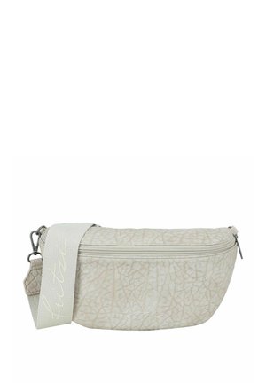 Beige strukturierte Umhängetasche mit Reißverschluss und breitem, verstellbarem Riemen, der eine dezente Stickerei in Schriftzugoptik aufweist.