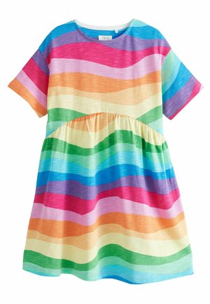 Farverig kortærmet kjole med horisontale bølgende striber i pink, lilla, orange, blå og grøn. Blødt stof med samlet taljedetalje.