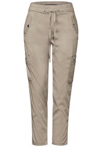 Beige cargobroek met een elastische tailleband, trekkoord, twee zijzakken en cargozakken. Gemaakt van lichtgewicht stof met een gladde textuur.
