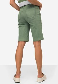 LAURASØN BERMUDA FRANSENSAUM ELASTIKBUND - Shorts vaqueros - khaki
