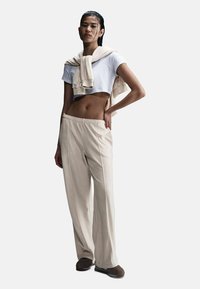 SPORTSWEAR CHILL KNIT - Tracksuit bottoms - light orewood brown sail