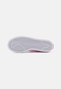 Nike Sportswear COURT LEGACY - Sportcipő - white/laser fuchsia
