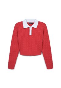 Roter, kabelstrickbesetzter, kürzer geschnittener Pullover mit einem weißen Polo-Kragen und geripptem Saum. Lange Ärmel weisen ein strukturiertes Muster über das Kleidungsstück auf.