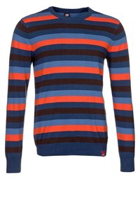 Sweter dziany z długimi rękawami, z poziomymi paskami w kolorach granatowym, jasnoniebieskim, pomarańczowym i brązowym. Ściągacze na mankietach i u dołu swetra.