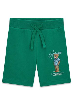 Grüne Kinder-Shorts mit elastischem Bund und Kordelzug, mit einem Bären-Motiv, der ein blaues Hemd und beige Shorts trägt, sowie dem Schriftzug "Guess".