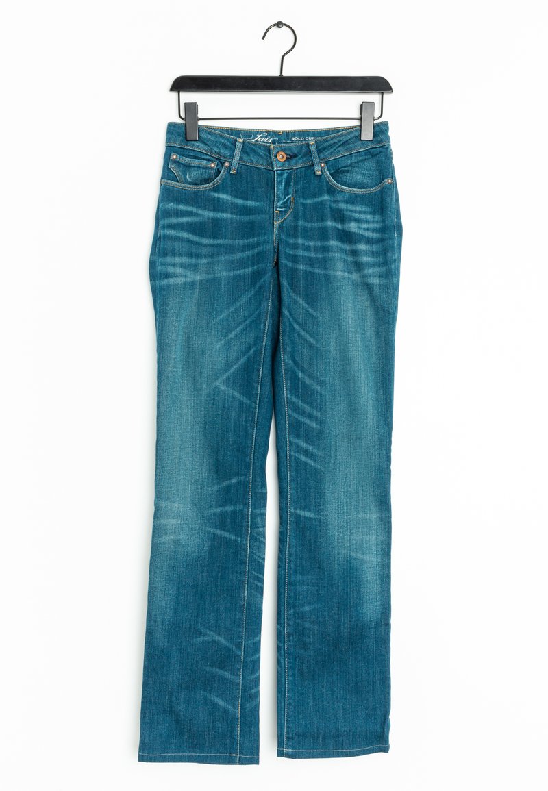 Jean en denim bleu avec une coupe droite, présentant un léger délavage, cinq poches et des détails cousus le long des coutures.