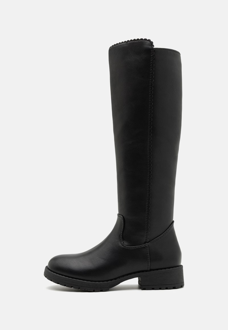 Bottes noires montantes en cuir lisse avec un bout rond, un petit talon carré et un bord décoratif festonné en haut.