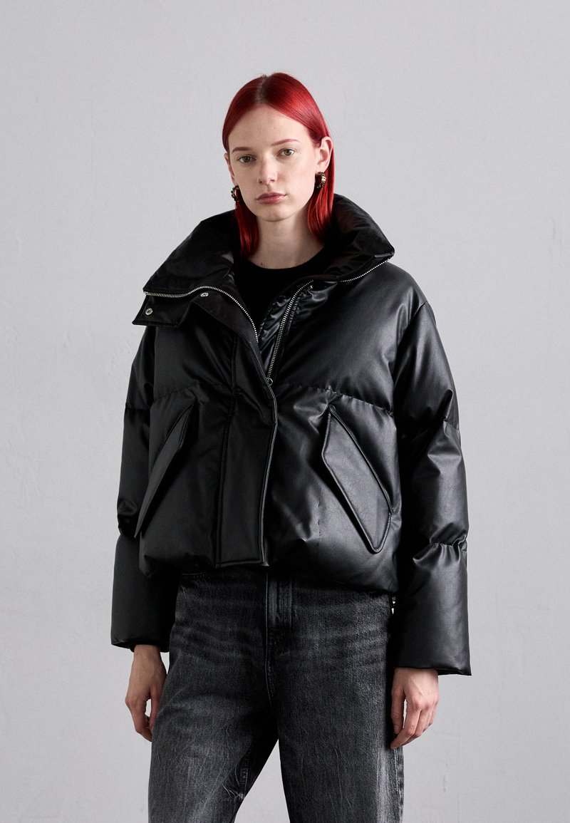 MM6 Maison Margiela Bunda z prachového peří - black