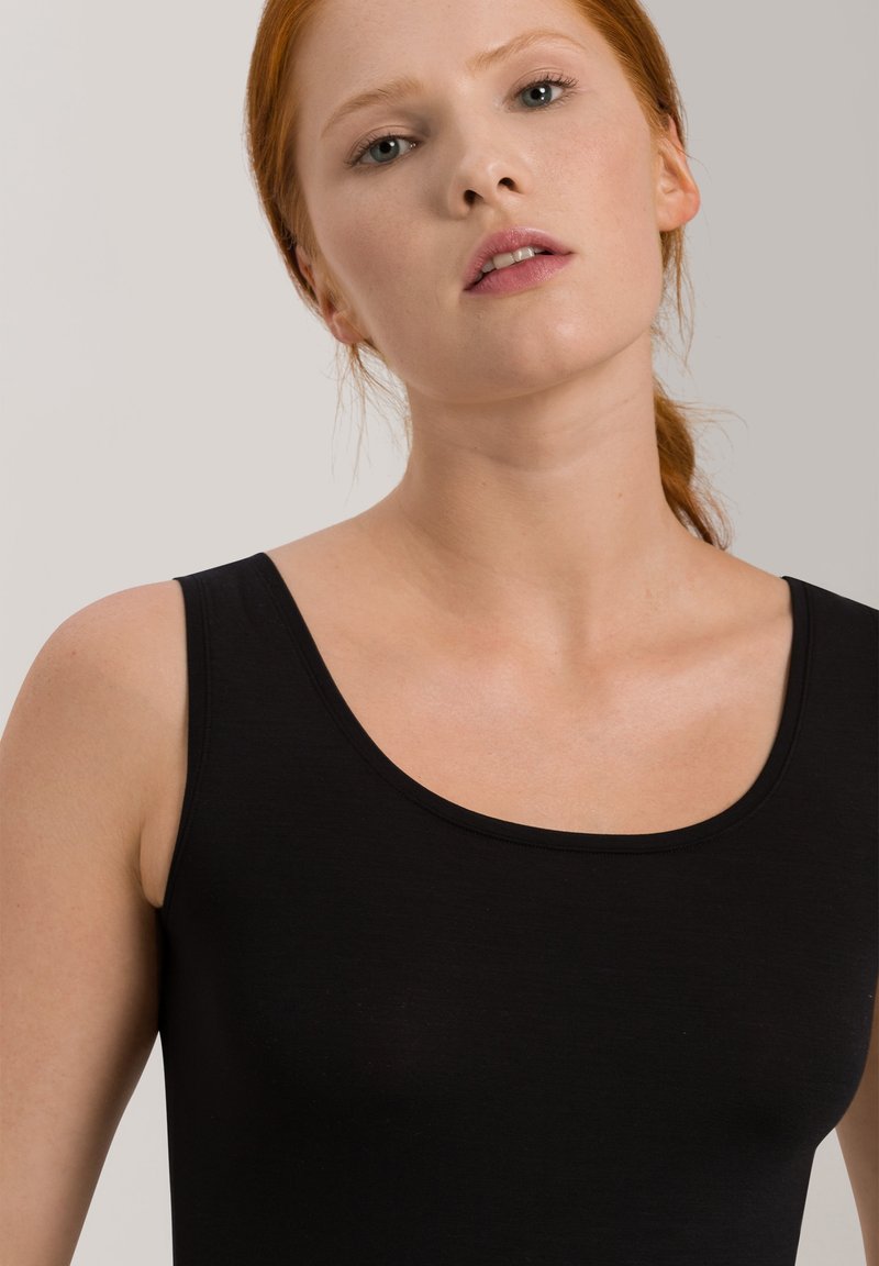 HIKARO Maglietta Donna A Manica Corta – Chest Logo Soft Touch – 100% Cotone, Giovanile, Con Logo A Contrasto Sul Petto